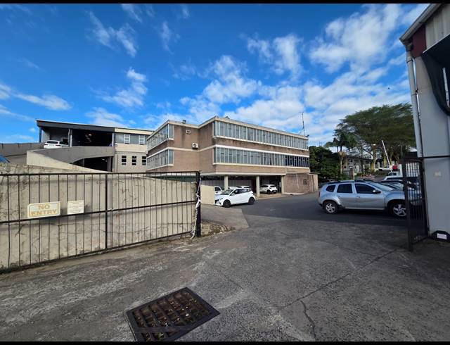 8,658M² INDUSTRIAL YARD FOR SALE IN NEW GERMANY